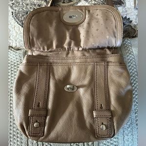 Fossil leather purse, tan, like new condition.